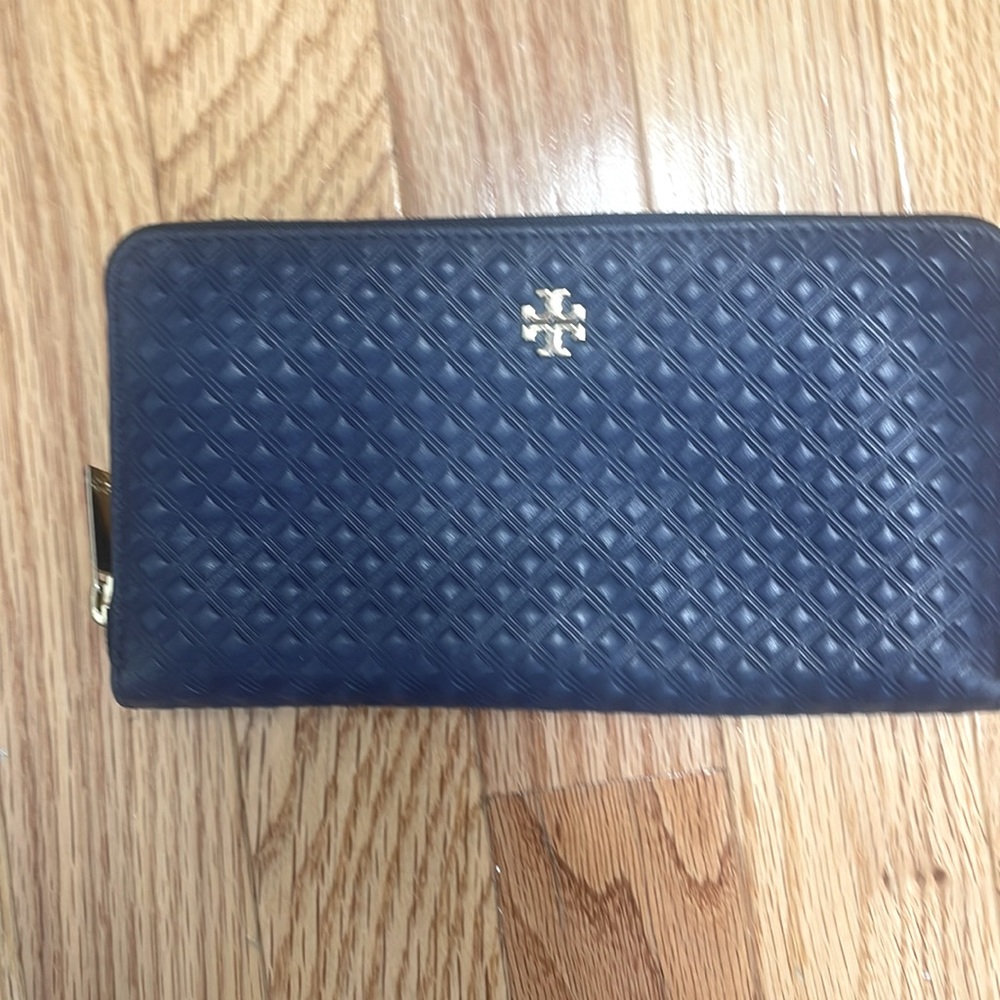Tory Burch Bryant Quilted Leather Wallet blue navy zippered